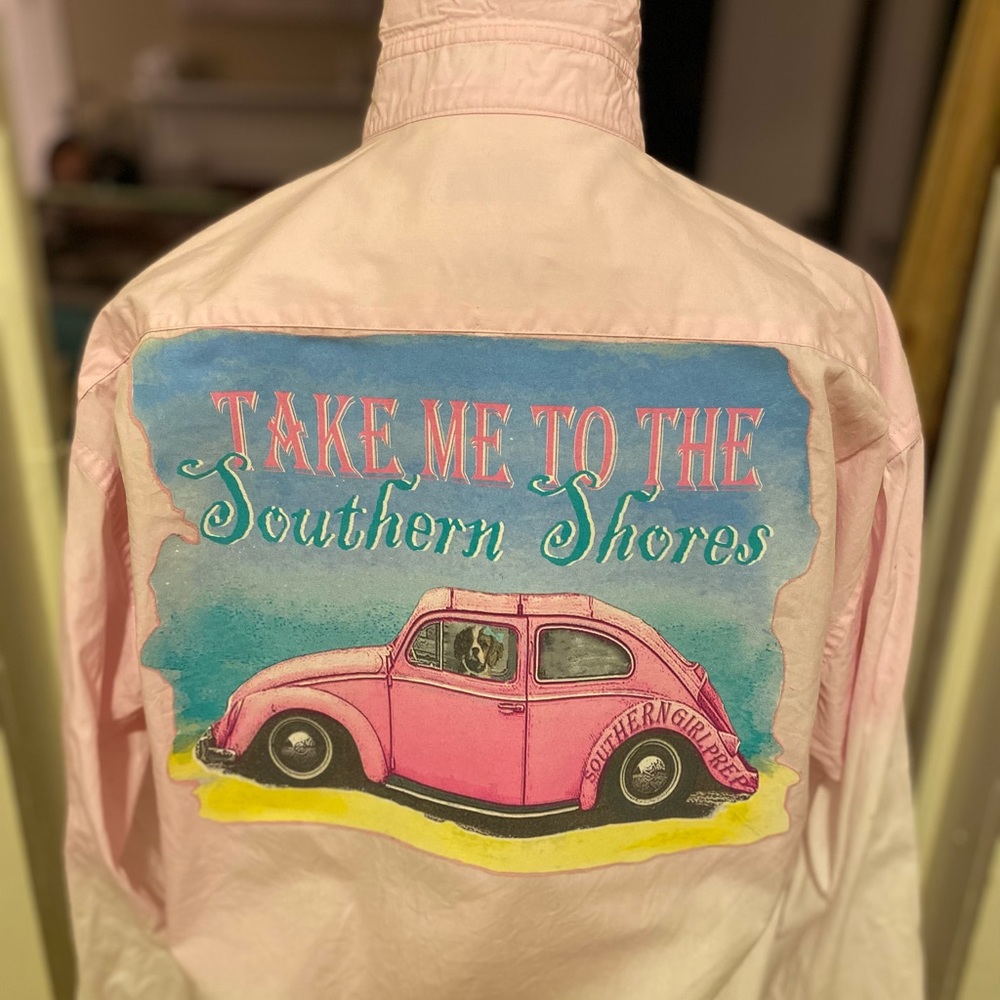 Upcycled shirt. Pink with groovy Volkswagen emblem